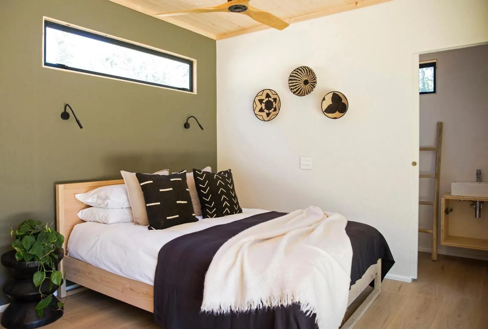 Noordhoek Pods 0*,